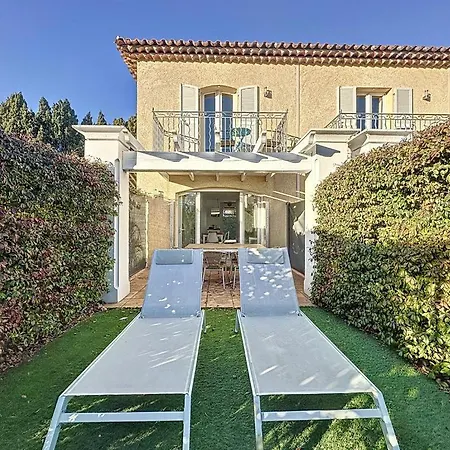 Le Clos De *