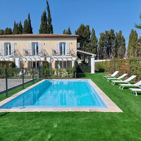 Le Clos De *